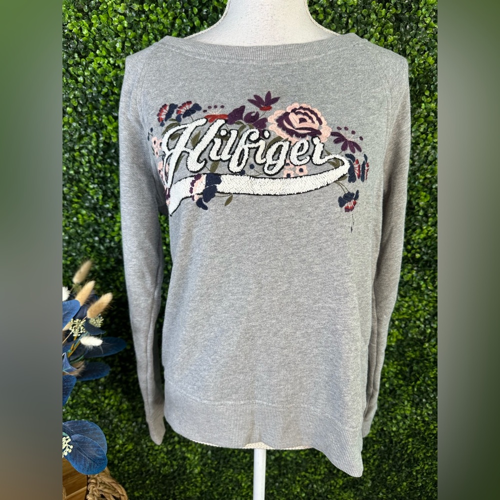 Tommy Hilfiger Gray spell out Sweatshirt with Floral Embroidery nwot